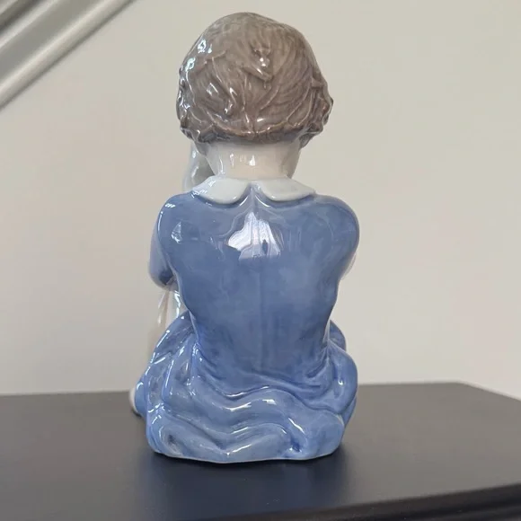 Vintage Royal Copenhagen “Girl with Cat” Figurine - Picture 3 of 9